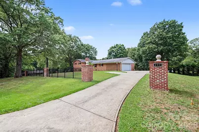 298 Enwood Drive, Charlotte, NC 28214 - Photo 2