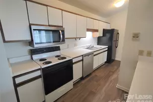 7366 Rose Terrace Ct, Charlotte, NC 28215 - Photo 2