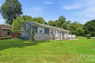 4324 Hidden Valley Rd, Charlotte, NC 28213 - Photo 2