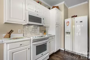 3992 Brickfield St, Hickory, NC 28602 - Photo 16