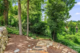 195 Jordan St, Hendersonville, NC 28739 - Photo 2