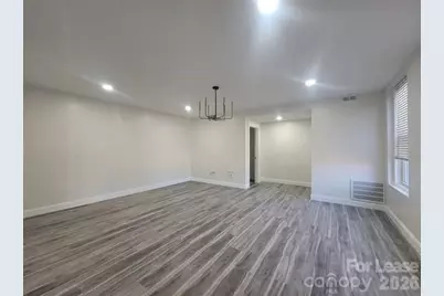 109 E Charlotte Avenue, Mount Holly, NC 28120 - Photo 2