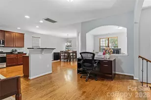 8522 Delamere Ln, Charlotte, NC 28269 - Photo 10