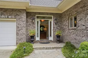 1075 Lakefront Woods Dr, Belmont, NC 28012 - Photo 4