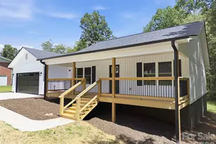 322 Jody St, East Flat Rock, NC 28726 - Photo 2