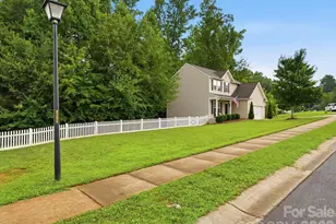 1566 Glenbar Ct, Clover, SC 29710 - Photo 4