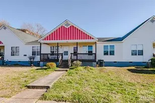 233 Hoskins Mill Ln, Charlotte, NC 28208 - Photo 1