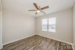 233 Hoskins Mill Ln, Charlotte, NC 28208 - Photo 6