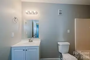 233 Hoskins Mill Ln, Charlotte, NC 28208 - Photo 2