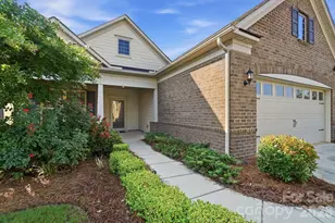 1620 Red Leaf Dr, Fort Mill, SC 29715 - Photo 2
