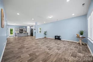 10210 Holly Park Dr, Charlotte, NC 28214 - Photo 6