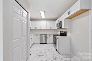 9430 Trinity Rd, Charlotte, NC 28216 - Photo 12