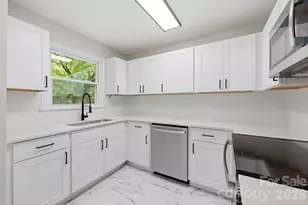 9430 Trinity Rd, Charlotte, NC 28216 - Photo 10