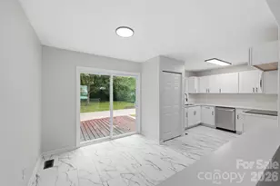 9430 Trinity Rd, Charlotte, NC 28216 - Photo 14