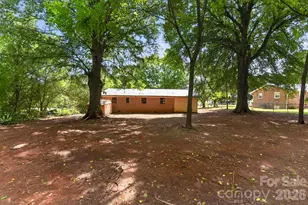 1393 Field Cir, Hickory, NC 28602 - Photo 4