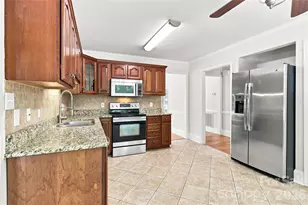 122 W Tattersall Dr, Statesville, NC 28677 - Photo 14