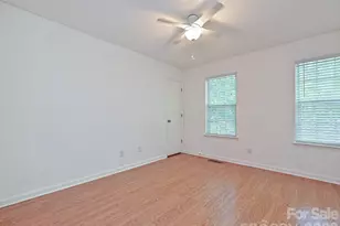 13518 Krislyn Woods Pl, Charlotte, NC 28278 - Photo 30