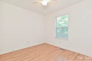 13518 Krislyn Woods Pl, Charlotte, NC 28278 - Photo 32