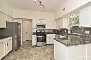 13518 Krislyn Woods Pl, Charlotte, NC 28278 - Photo 16