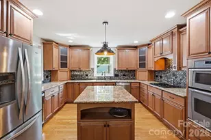 9200 Deer Spring Ln, Charlotte, NC 28210 - Photo 8