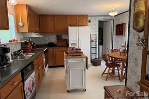 556 Gilbert Rd, Columbus, NC 28722 - Photo 10