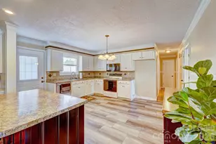1014 Ranbar St, Cherryville, NC 28021 - Photo 6