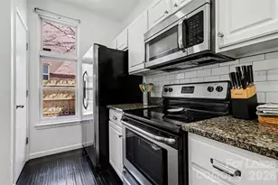 703 E 8th St, Charlotte, NC 28202 - Photo 10