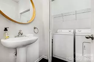 703 E 8th St, Charlotte, NC 28202 - Photo 14