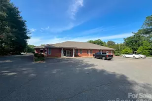 320 E Lee Ave, Yadkinville, NC 27055 - Photo 1