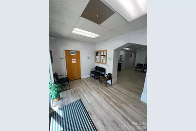 320 E Lee Avenue, Yadkinville, NC 27055 - Photo 4