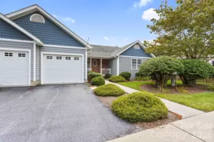 315 Charlestown Dr, Hendersonville, NC 28792 - Photo 2