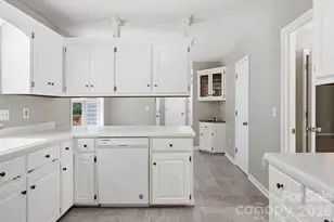 340 Oakwood Ln, Columbus, NC 28722 - Photo 4