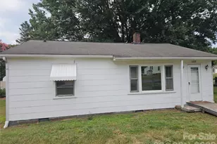 1515 16th Ave NE, Hickory, NC 28601 - Photo 2