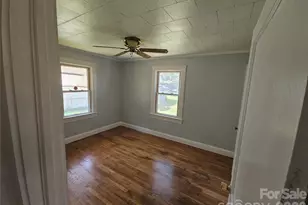 1515 16th Ave NE, Hickory, NC 28601 - Photo 8