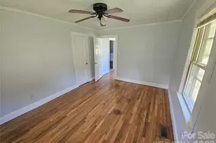 1515 16th Ave NE, Hickory, NC 28601 - Photo 4