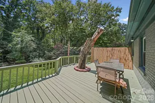 7107 Sherbourne Dr, Charlotte, NC 28210 - Photo 32