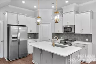 6327 Southgrove St, Charlotte, NC 28277 - Photo 4