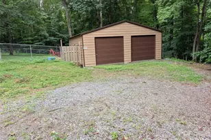 221 Shadowbrook Rd, Mount Holly, NC 28120 - Photo 2