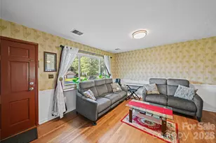 323 Meadowbrook Dr, Matthews, NC 28104 - Photo 4