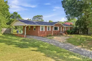 323 Meadowbrook Dr, Matthews, NC 28104 - Photo 2
