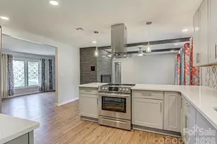 2512 Sunnycrest Dr, Reidsville, NC 27320 - Photo 2