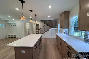 549 Manhasset Rd, Charlotte, NC 28209 - Photo 6