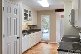 25 Village Dr, Asheville, NC 28803 - Photo 12