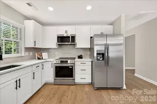 2000 Lawton Bluff Rd, Charlotte, NC 28226 - Photo 2
