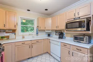 275 Allen Mountain Dr, Black Mountain, NC 28711 - Photo 12