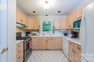 275 Allen Mountain Dr, Black Mountain, NC 28711 - Photo 10