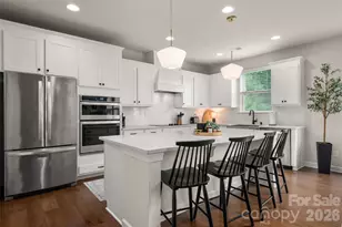 438 Sandbar Pt, Clover, SC 29710 - Photo 2