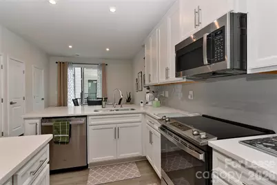 421 Spearfield Lane, Charlotte, NC 28205 - Photo 2