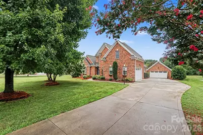 1004 Creekwalk Drive, Stanley, NC 28164 - Photo 2