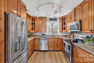 9709 Emerald Point Dr, Charlotte, NC 28278 - Photo 10
